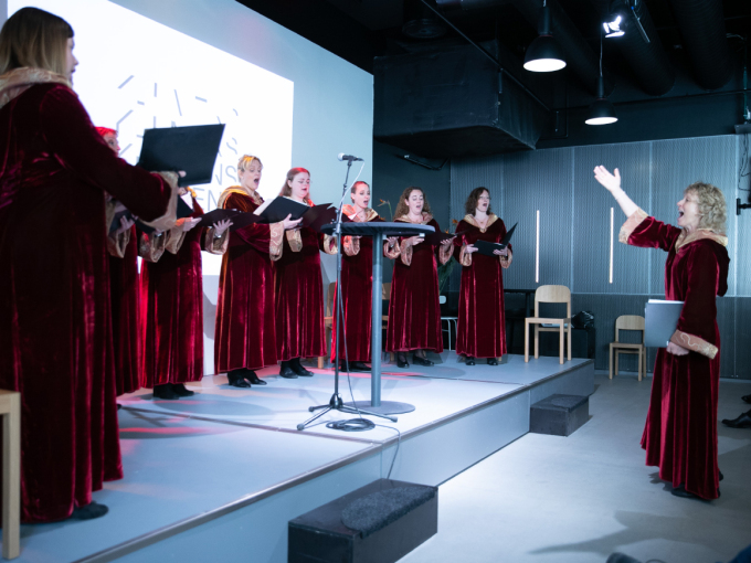 Trondheimsensemblet Schola Sanctae Sunnivae bidro med gregoriansk sang under åpningen. Foto: Kai T. Dragland / NTNU